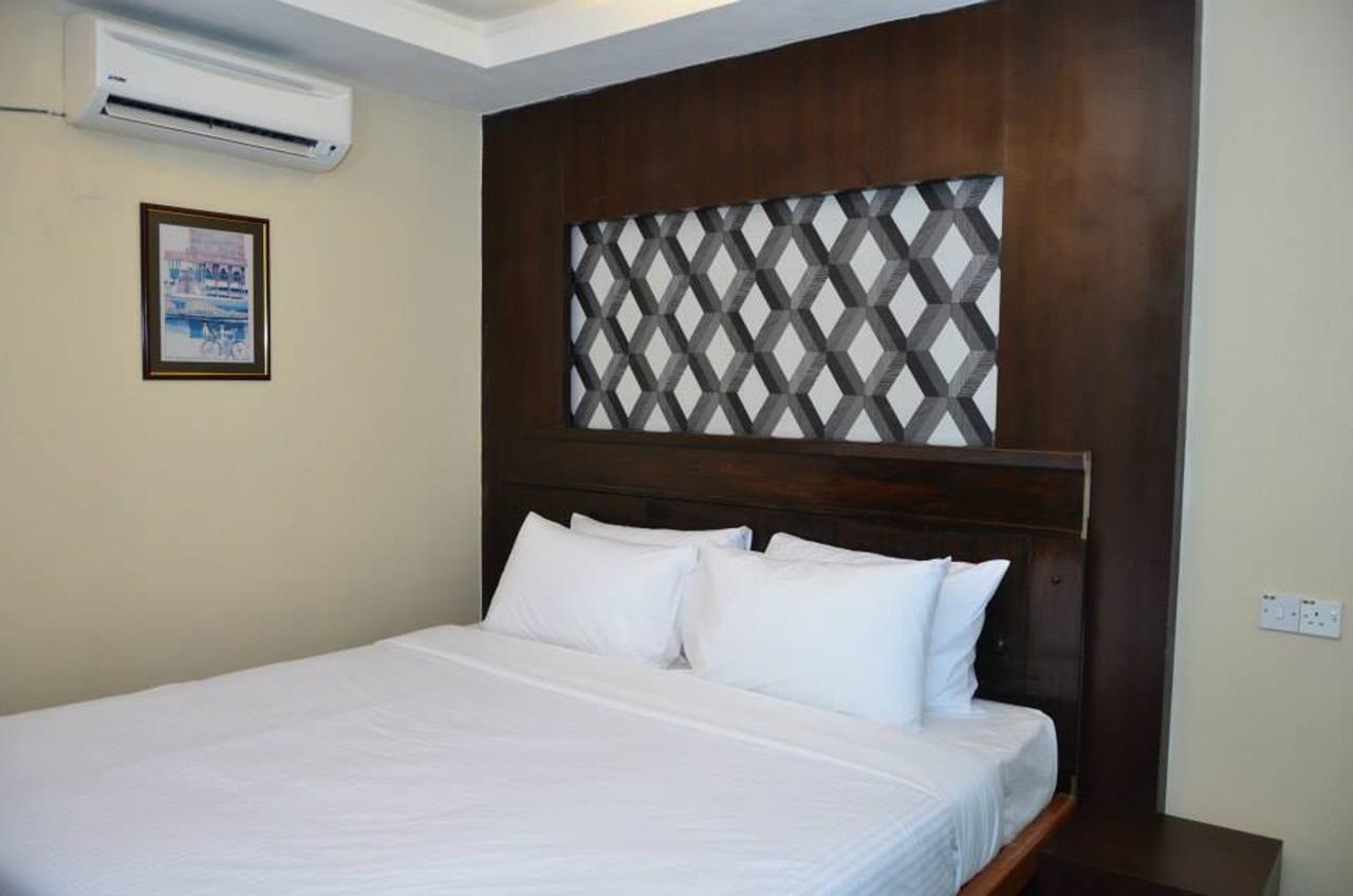Daddy'S Inn Lumut Buitenkant foto